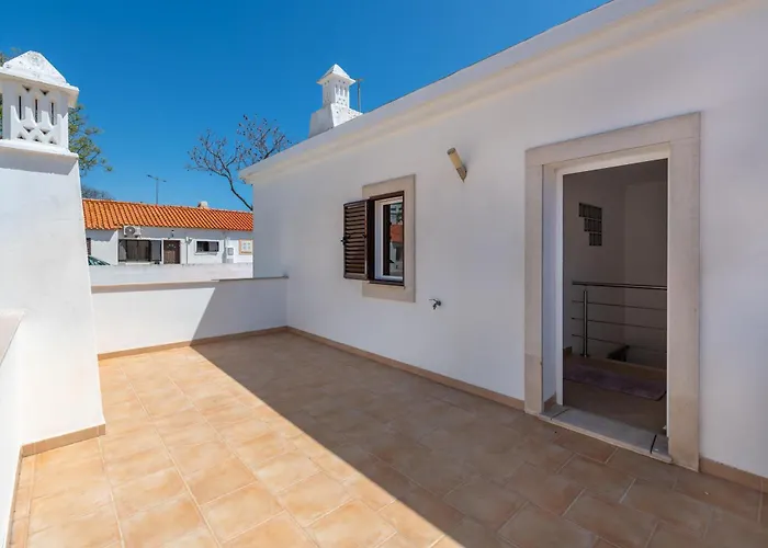 Ancora - Nex To The - Parking - Swimming Pool - By Bedzy *